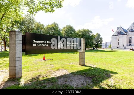 Supreme Court of Canada sign and building in Ottawa Stock Photo