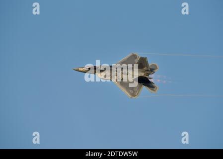 F-22 Raptor in flight demonstration featuring lethal capabilities of world's premier 5th generation fighter at EAA AirVenture, Oshkosh, Wisconsin, USA Stock Photo