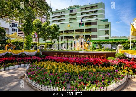 Ratchathewi BTS station, Ratchathewi, Bangkok, Thailand Stock Photo - Alamy
