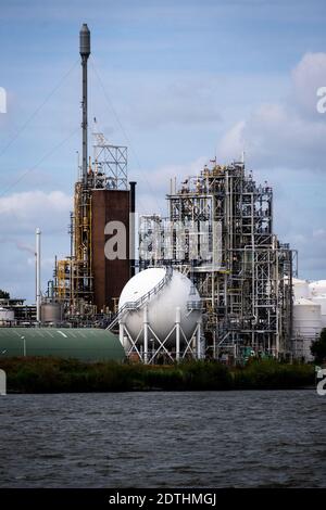 Report on the Dupont / Chemours plant in Dordrecht and the consequences of chemical discharges into the water that have had an impact on the health of Stock Photo