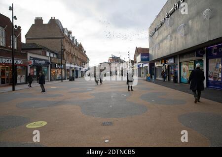 Bromley, UK. 22nd Dec, 2020. Bromley High Street is unusually deserted of shoppers two days before Christmas as people stay at home under Government Guidelines in Tier 4. Credit: Keith Larby/Alamy Live News Stock Photo