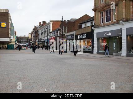 Bromley, UK. 22nd Dec, 2020. Bromley High Street is unusually deserted of shoppers two days before Christmas as people stay at home under Government Guidelines in Tier 4. Credit: Keith Larby/Alamy Live News Stock Photo