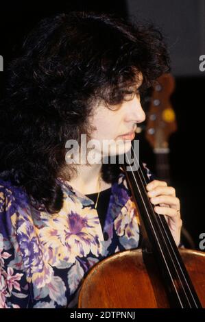 Helen Liebmann from the Penguin Cafe Orchestra during the soundcheck at the Mermaid Theater. London, December 16, 1984 | usage worldwide Stock Photo