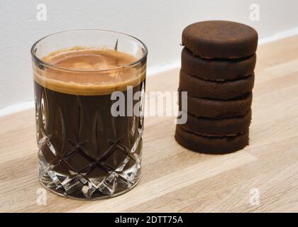 https://l450v.alamy.com/450v/2dtt75a/closeup-of-a-cup-of-coffee-with-6-espresso-shots-and-espresso-pucks-on-the-side-2dtt75a.jpg