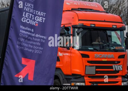 London, UK. 22nd Dec, 2020. UK Governent boothes proclaim a 'New Start' and 'Lets get Going' as they attempt to give out advice on the Brexit changes looming. They are not well attended as drivers have more imminent problems on their minds. Lorries are parked up on both sides of the M2 services (about 30 miles from Dover) while awaiting clearance to go to the port. The M20 is closed as a result of the build up of HGV traffic in Kent after much of the South east of England goes in to Tier 4 and the French close their ferry border. Credit: Guy Bell/Alamy Live News Stock Photo