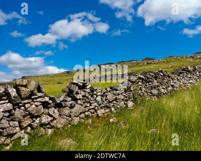 Drystone wall and rock formations near Minninglow and Parwich in the Peak District National Park Derbyshire Dales England UK Stock Photo