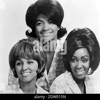 THE BLOSSOMS Promotional photo of American group in 1966. From  left:Darlene Love, Fanita James, Jean King Stock Photo