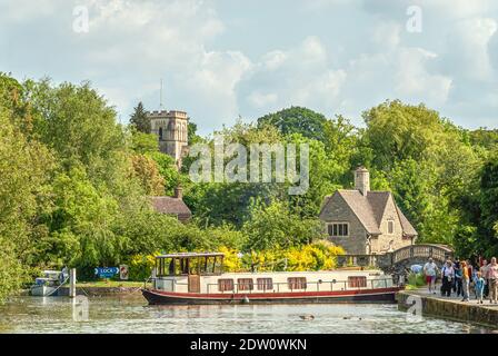 Narrowboat on the River Thames south of Oxford, England Stock Photo