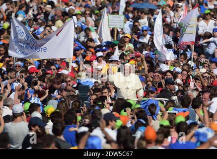 Pope Francis attends an audience with Catholic schools at St Peter's square , Vatican on May 10, 2014. The meeting was part of a national campaign organized by the Italian Bishops Conference in support of schools. Photo by Eric Vandeville/ABACAPRESS.COM Stock Photo