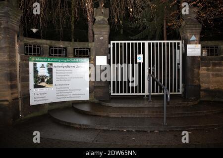 Zittau, Germany. 22nd Dec, 2020. The gate to the crematorium of Städtische Dienstleistungs-GmbH Zittau Bestattungswesen at the cemetery is locked. Due to the dramatically high corona death rates in Zittau in Eastern Saxony, corpses have to be temporarily stored there outside the crematorium. Credit: Daniel Schäfer/dpa-Zentralbild/dpa/Alamy Live News Stock Photo