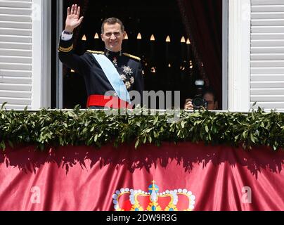 King Felipe VI of Spain appearing at the balcony of the Royal