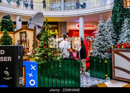 Pre Christmas Shoppers Lining Louis Vuitton Editorial Stock Photo
