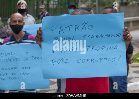 Sao Paulo, Sao Paulo, Brasil. 23rd Dec, 2020. (INT) Union leaders protest in front of the city council. December 23, 2020, Sao Paulo, Brazil: A group of union leaders are protesting in front of Sao Paulo City Council, regarding the salary increase of the Mayor of Sao Paulo, Bruno Covas and the theft in transport union. Credit: Leco Viana/TheNews2 Credit: Leco Viana/TheNEWS2/ZUMA Wire/Alamy Live News Stock Photo