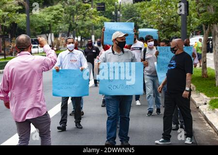 Sao Paulo, Sao Paulo, Brasil. 23rd Dec, 2020. (INT) Union leaders protest in front of the city council. December 23, 2020, Sao Paulo, Brazil: A group of union leaders are protesting in front of Sao Paulo City Council, regarding the salary increase of the Mayor of Sao Paulo, Bruno Covas and the theft in transport union. Credit: Leco Viana/TheNews2 Credit: Leco Viana/TheNEWS2/ZUMA Wire/Alamy Live News Stock Photo