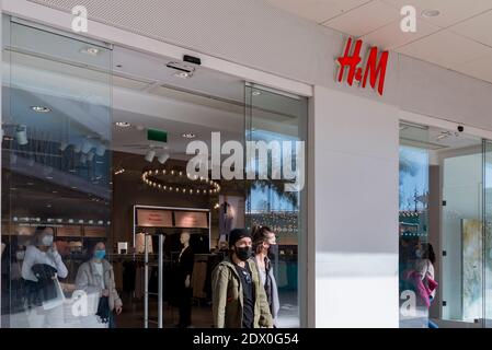 Corvin shop plaza h&m