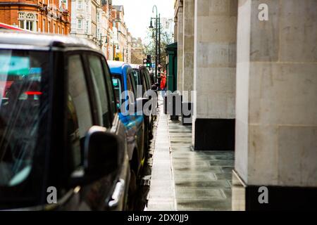 London, UK. 23rd Dec, 2020. Black Cabs Lined up outside Selfridges Food hall in Orchard Street. Credit: Pietro Recchia/SOPA Images/ZUMA Wire/Alamy Live News Stock Photo