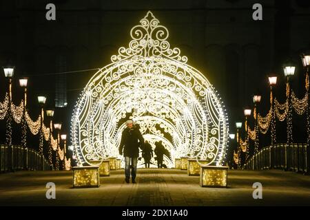 Moscow, Russia. 23rd Dec, 2020. People walk under light decorations for the New Year in Moscow, Russia, on Dec. 23, 2020. Credit: Evgeny Sinitsyn/Xinhua/Alamy Live News Stock Photo