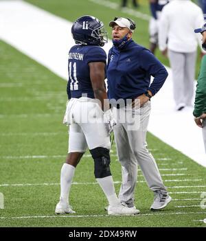 Georgia Southern coach Chad Lunsford speaks to his players during a ...