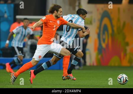 Netherlands's Daley Blind battling Argentina's Enzo Perez during Soccer World Cup Semi Final match Netherlands v Argentina at Itaquera Stadium, Sao Paulo, Brazil on July 9, 2014. Argentina won on the penalty shoot-out 5-3 after a 0-0 score. Photo by Henri Szwarc/ABACAPRESS.COM Stock Photo