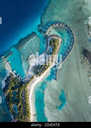 Maldives, Kaafu Atoll, Aerial view of bungalows of tourist resort on Kanuhuraa island Stock Photo