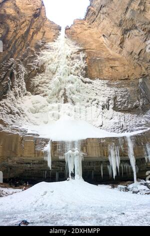 Linzhou, Linzhou, China. 24th Dec, 2020. Henan, CHINA-A 140-meter-high ice  waterfall resembles a cedar tree in Taihang Grand Canyon in Linzhou city,  Central China's Henan Province, Dec. 21, 2020. It forms in