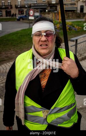 FRA - GILETS JAUNES DE DINAN Samedi 26 Janvier, tentative de rassemblement des gilets jaunes dans le centre ville de Dinan. FRA - YELLOW VESTS OF DINA Stock Photo