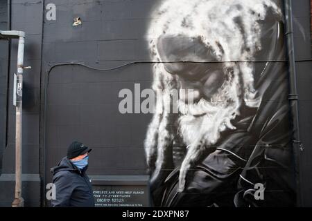 New mural of local long term homeless man Arthur Williams by Shona Hardie in Leith, Edinburgh, Scotland, UK Stock Photo