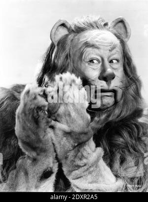 BERT LAHR Portrait as the Cowardly Lion in THE WIZARD OF OZ 1939 director VICTOR FLEMING book Frank L. Baum costumes Gilbert Adrian Metro Goldwyn Mayer Stock Photo