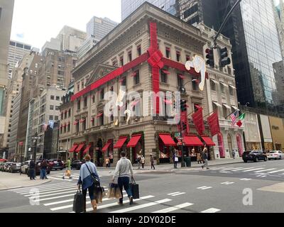 Cartier store on 5th Avenue, New York City Stock Photo - Alamy