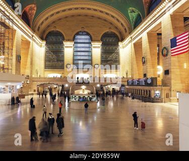 Manhattan, New York, USA. 24th Dec, 2020. New York City on Christmas Eve is eerily quiet and empty. Grand Central Station at Rush Hour is usually wall to wall people, but tonight it is almost empty due to the Corona Virus and people staying home. Credit: Debra L. Rothenberg/ZUMA Wire/Alamy Live News Stock Photo