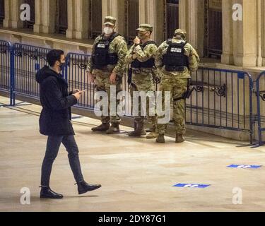 Manhattan, New York, USA. 24th Dec, 2020. New York City on Christmas Eve is eerily quiet and empty. Grand Central Station at Rush Hour is usually wall to wall people, but tonight it is almost empty due to the Corona Virus and people staying home. Credit: Debra L. Rothenberg/ZUMA Wire/Alamy Live News Stock Photo