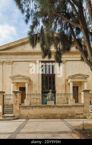 Statue of famous Maltese painter Giuseppe Cali in Upper Barrakka Gardens, Valletta, Malta Stock Photo