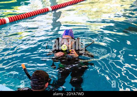 pair of divers in the water planning an activity Stock Photo