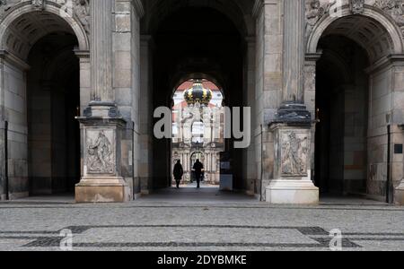 Dresden, Germany. 25th Dec, 2020. View into the Zwinger at noon on Christmas Day. The lockdown prevents a large number of tourists and residents from being here as usual. Credit: Matthias Rietschel/dpa-Zentralbild/dpa/Alamy Live News Stock Photo