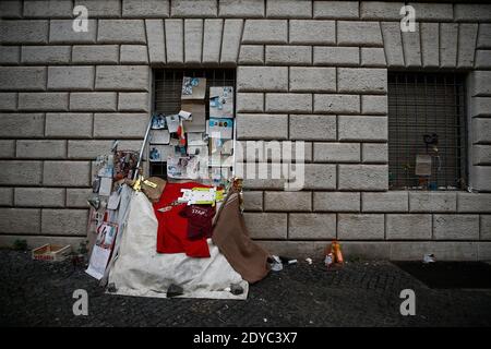 Rome, Rome, Italy. 25th Dec, 2020. A homeless shelter is seen around St. Peter's Square on Christmas day during the coronavirus (Covid-19) pandemic in Rome, December 25, 2020 Credit: Vincenzo Livieri/ZUMA Wire/Alamy Live News Stock Photo