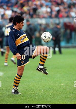 Diego Maradona playing for Boca Juniors in La Bombonera Stadium, 1995 Stock Photo