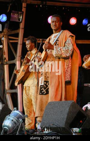 UK, London, Canary Wharf, Canada Square. Bassekou Kouyate (on right)  & Ngoni Ba from Mali toured after release of their debut album Segu Blue in 2007. Stock Photo