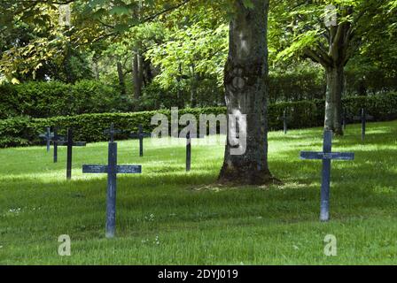 German WW1 soldier graves marked by iron crosses at Bray sur Somme Deutscher Soldatenfriedhof (German soldier cemetery) Bray sur Somme, France. Stock Photo