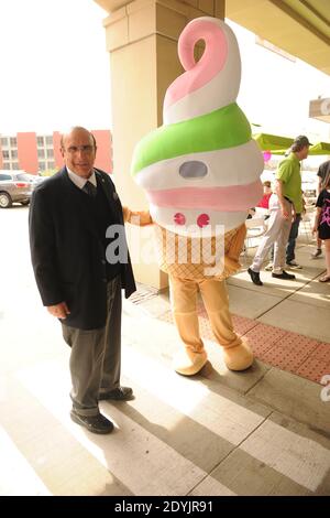 Clive Davis visited Sturges' Park Ridge yogurt franchise Menchie's in Chicago, IL, USA on Saturday, May 4, 2013. The music legend, who guided the careers of Aretha Franlin, Alicia Keys, Whitney Houston and Janis Joplin stopped by and signed copies of his new biography, 'The Soundtrack of My Life.' Menchie's also hosted a drawing in which two winners were picked to have a one-on-one meet and greet with Davis. While 23-year-old singer/songwriter Kim Schaefer performed for Davis, attorney and aspiring musician Brian P. Kerwin used his time to talk with Davis. Photo by Cindy Barrymore/ABACAPRESS.C Stock Photo