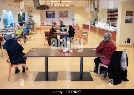 27 December 2020, Hessen, Frankfurt/Main: The nursing staff of the Hufeland Haus nursing home wait in the canteen for their vaccination. Corona vaccinations with the Biontech/Pfizer vaccine started in Germany on Sunday. Photo: Frank Röth/F.A.Z. Pool/dpa Stock Photo