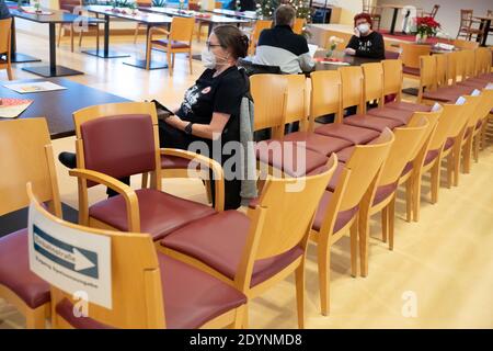 27 December 2020, Hessen, Frankfurt/Main: The nursing staff of the Hufeland Haus nursing home wait in the canteen for their vaccination. Corona vaccinations with the Biontech/Pfizer vaccine started in Germany on Sunday. Photo: Frank Röth/F.A.Z. Pool/dpa Stock Photo