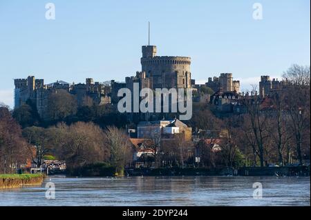 Windsor, Berkshire, UK. 27th December, 2020. High river levels in the River Thames flow past Windsor Castle. A flood alert is in place on the River Thames for Windsor, Eton and Maidenhead. Levels have risen on the River Thames as a result of heavy rainfall upstream. Therefore, flooding of roads, paths and farmland is expected to continue today. The Jubilee River is not currently in full operation due to maintenance works, but will be operated should levels continue to rise. Credit: Maureen McLean/Alamy Live News Stock Photo