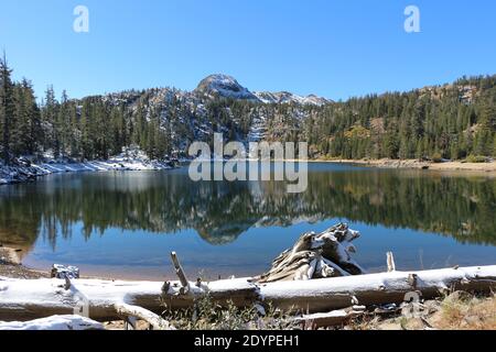 Lake surrounded by snow-capped mountains in California Stock Photo