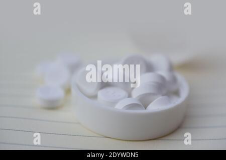 White pills placed on the table Stock Photo