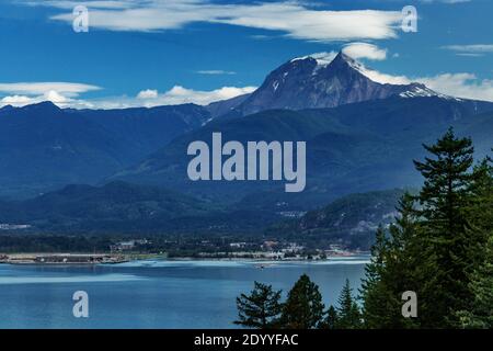 Turquoise waters of the ocean and the majestic coastal mountains on Pacific Ocean, BC, Canada. Pacific ocean borders Western Canada. British Columbia' Stock Photo