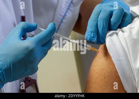 Rome, Italy. 28th Dec, 2020. Start of vaccinations for the staff of the Policlinico Umberto I hospital. Credit: Riccardo De Luca - Update Images/Alamy Live News Stock Photo