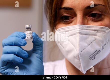 Rome, Italy. 28th Dec, 2020. Start of vaccinations for the staff of the Policlinico Umberto I hospital. Credit: Riccardo De Luca - Update Images/Alamy Live News Stock Photo