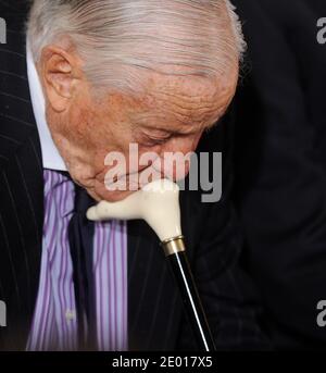 Ben Bradlee, former Executive Editor of the Washington Post reacts as U.S. President Barack Obama introduces her during a presentation ceremony for the Presidential Medal of Freedom in the East Room at the White House in Washington, DC, USA, on November 20, 2013. Photo by Olivier Douliery/ABACAPRESS.COM Stock Photo