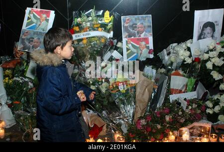 French people pay tribute to Nelson Mandela in front of South African embassy in Paris, France on December 6, 2013. Photo by Alain Apaydin/ABACAPRESS.COM Stock Photo