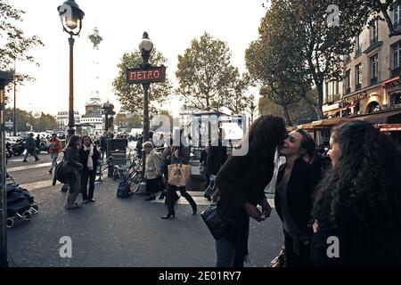 FRANCE / IIe-de-France/Paris/ Bastille Square , Young adults kissing in the streets of Paris. Stock Photo